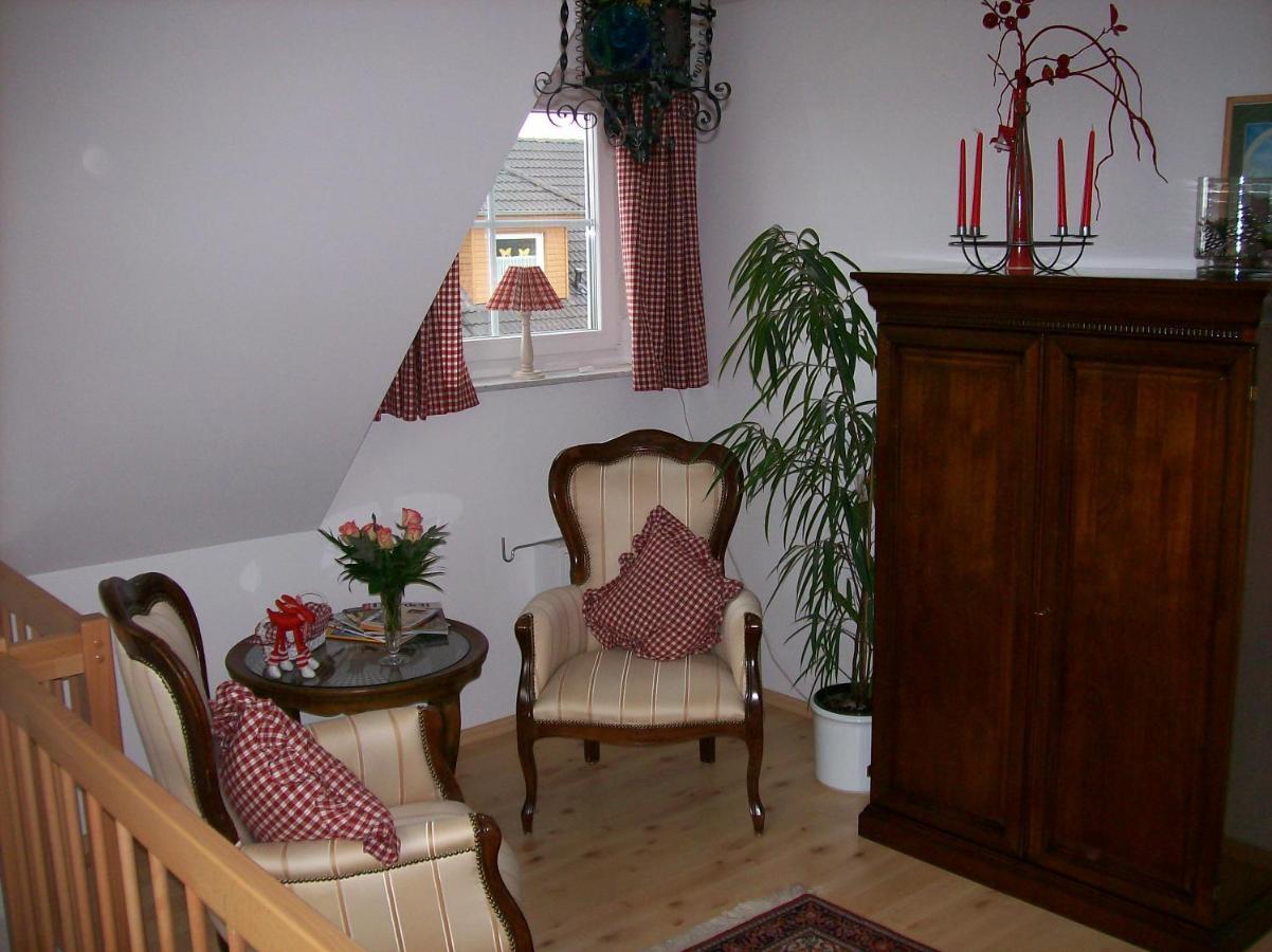 Gastehaus „Haus Am Hahnenberg“ Bed and Breakfast Marmagen Buitenkant foto